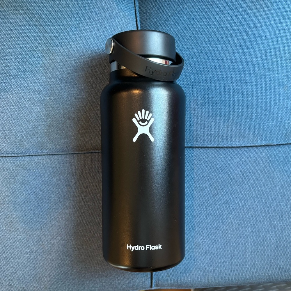 Hydro Flask Matte Black Bottle